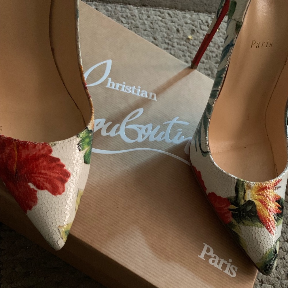 Hawaii Christian Louboutin size 40